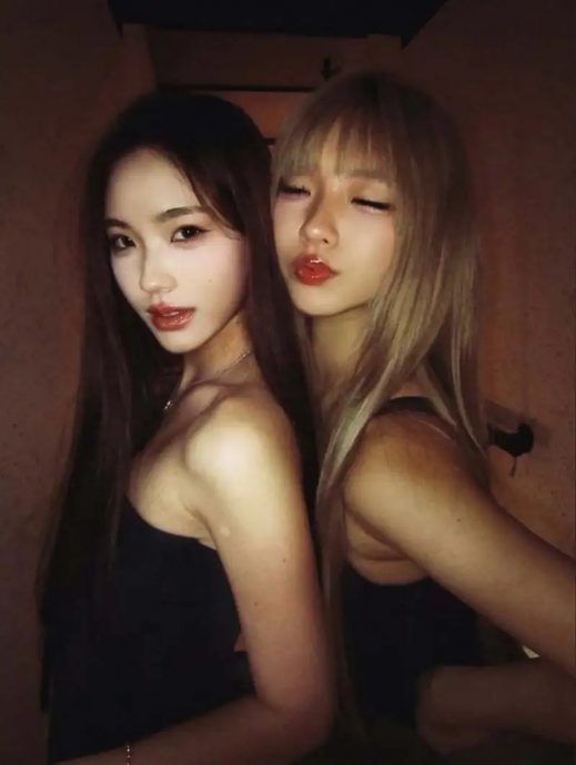 小S两女儿火辣同框 重现大小S颜值登热搜