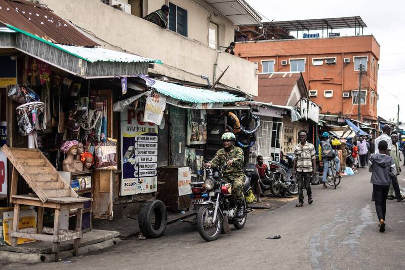尼日利亚驱逐102名诈骗犯 60人来自中国