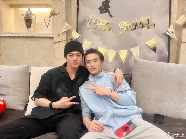 山顶直播突暴哭 王星越被亏“升一哥喜极而泣”