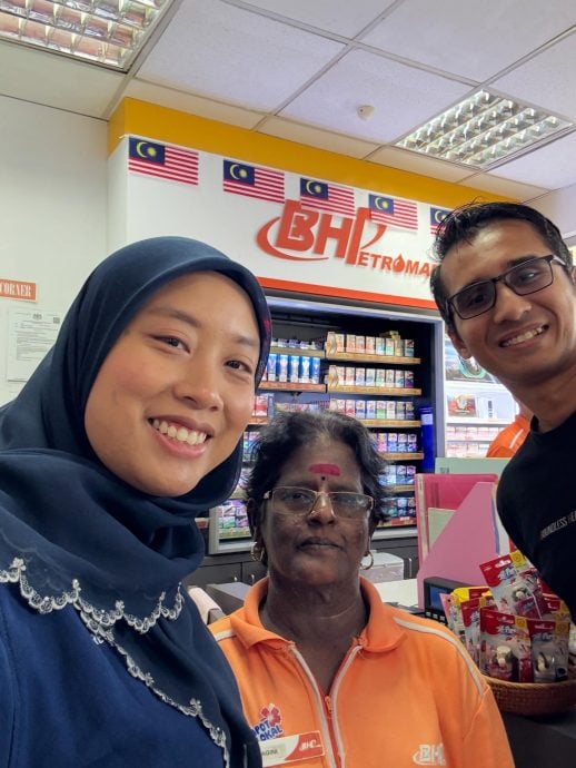 工作30年退休才一周 油站团队挂念“明星”阿姨