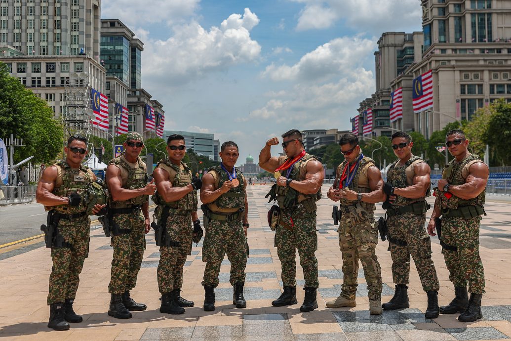 已签/不让Abang Bomba专美!“Abang ATM”国庆庆典也大秀肌肉