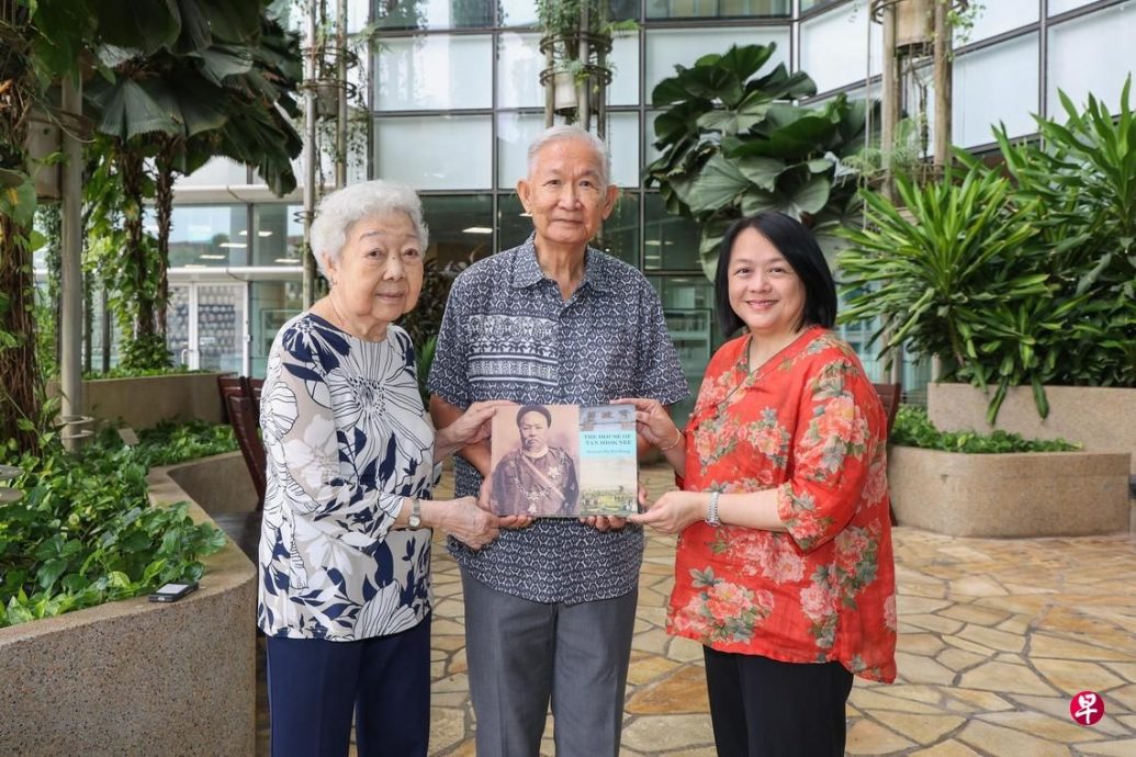 已签发 全国：新闻：陈旭年后人整理家族史 捐狮城国家图书馆