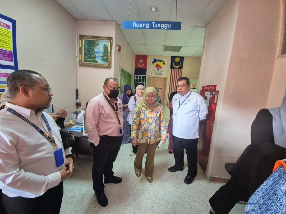 已签发 全国：行政议员教育局长偕官员   探访受伤昏迷女童