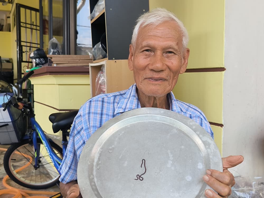 已签发 全国:退休老师发现最小的蛇-钩盲蛇