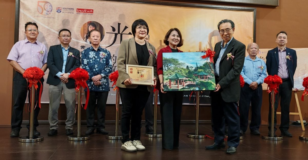 从幕后走向幕前  黄秀香首办个人摄影展