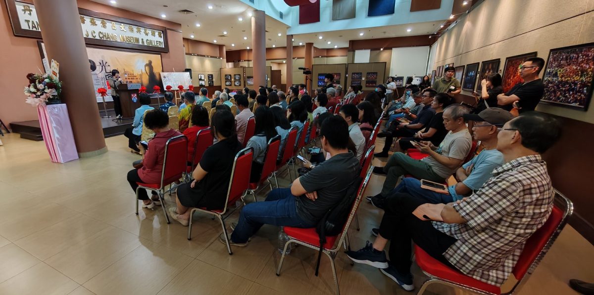 从幕后走向幕前  黄秀香首办个人摄影展