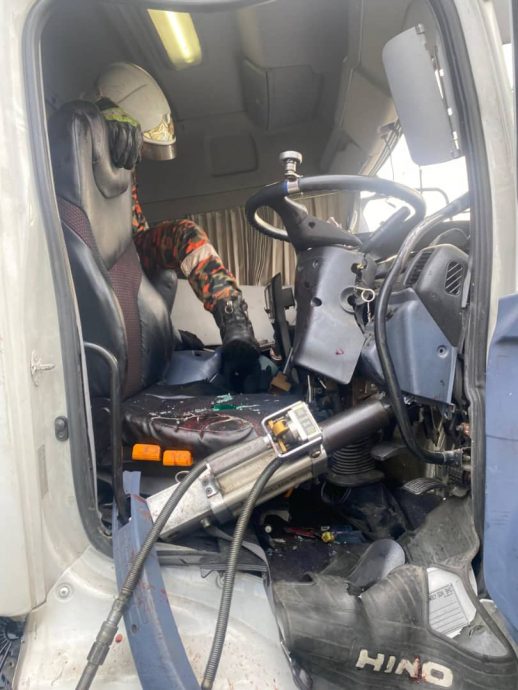 已签发 柔：南北大道三车碰撞 两罗里一汽车3人伤