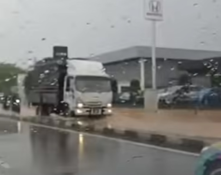 古来豪雨半小时，沙令佳市场与部分马路淹水