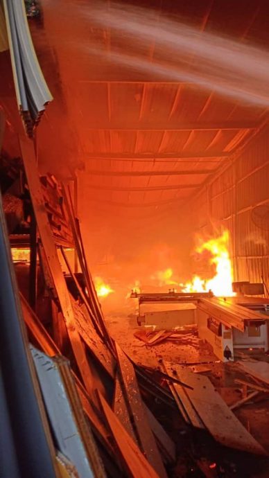 已签发 柔：家具厂著火80%被烧毁  幸无人命伤亡