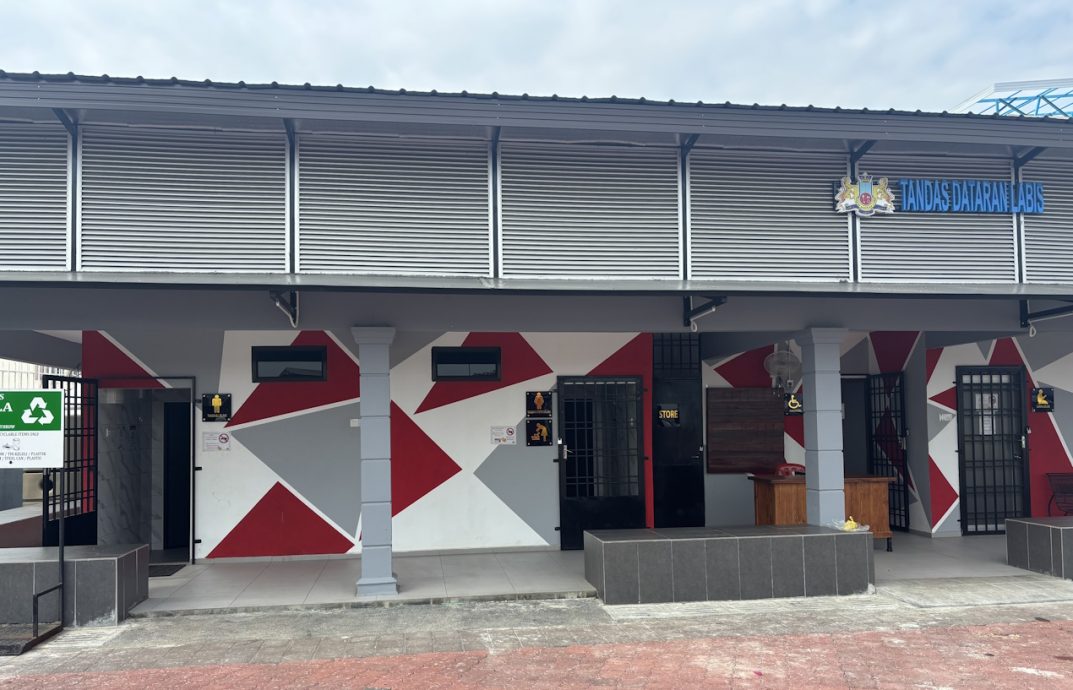 已签发 柔:拉美士广场公厕上午时段未开放,小贩投诉造成不便