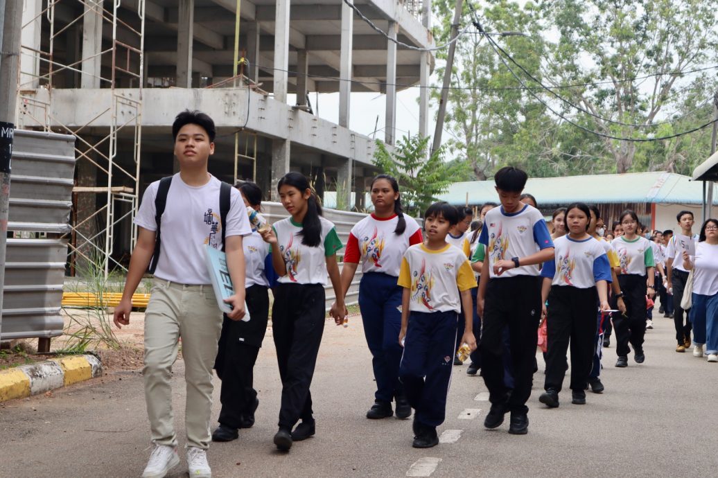 已签发 柔:校园版头:利丰港培华独中开放日 吸引37所华小1049师生参与