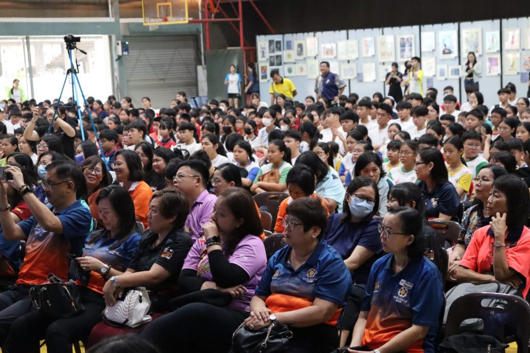 已签发 柔:校园版头:利丰港培华独中开放日 吸引37所华小1049师生参与