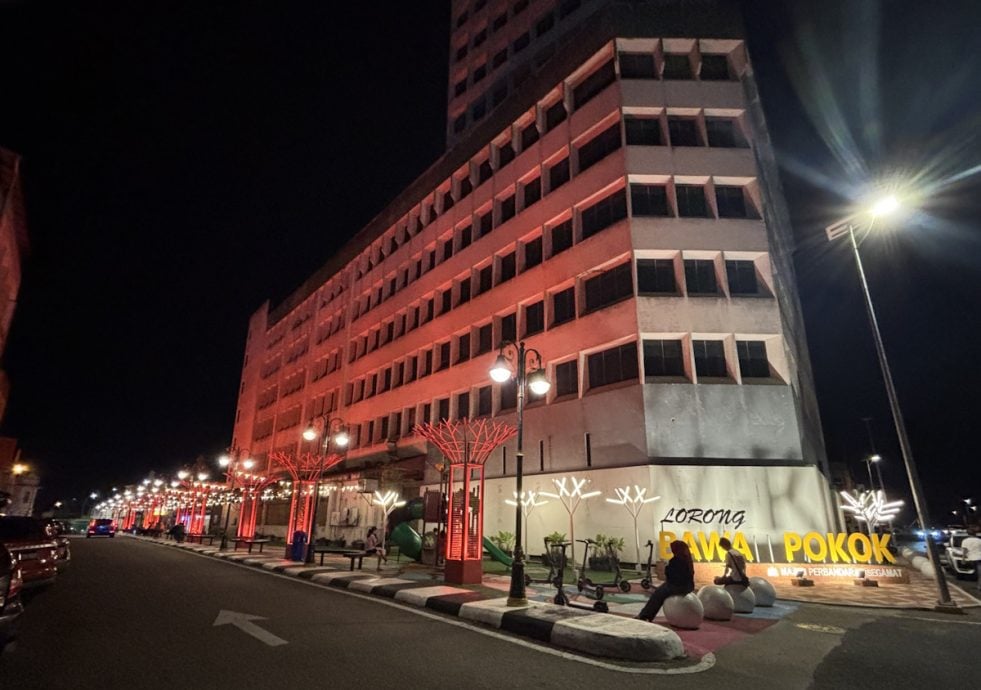 已签发 柔：民生特工队：年轻人成群凌晨聚集昔加末旧市区“树下巷子”聊天打闹，扰人清梦