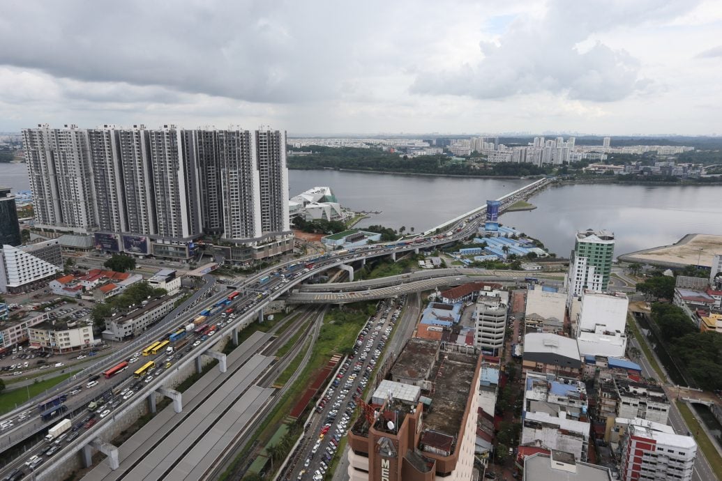 已签发 柔:特稿:新加坡严打跨境载客冲击生计,包车业者与私召车司机拟组公会自救
