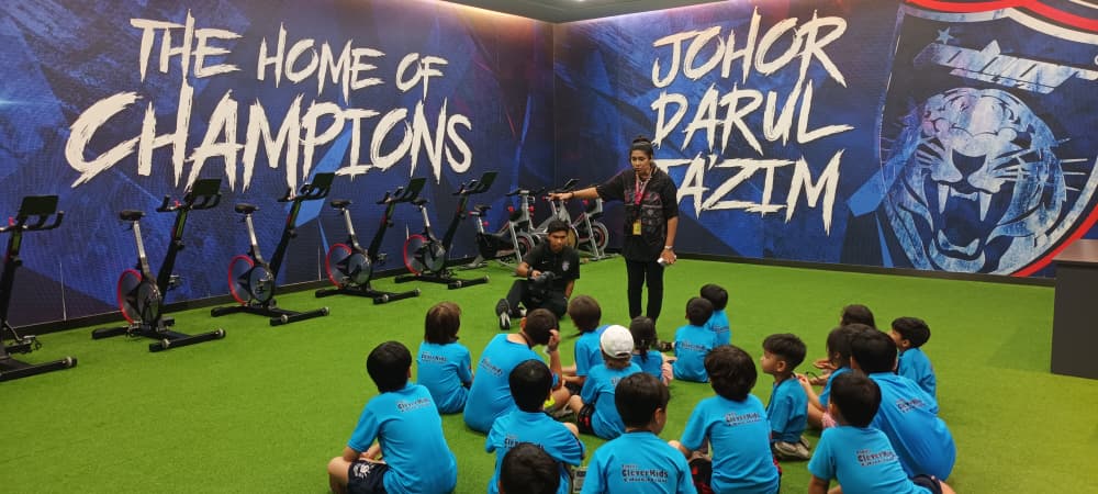 已签发 柔:特稿:JDT携手私人界推假期营 藉活动让幼童爱上足球