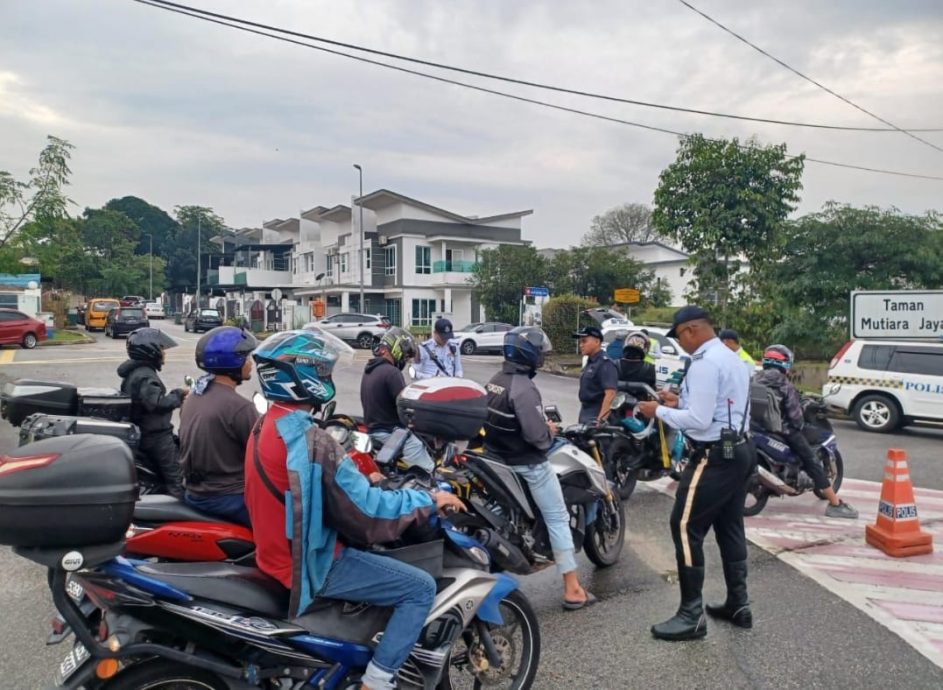 已签发 柔:驾驶者屡屡闯红灯致投诉,警交通组取缔开84罚单