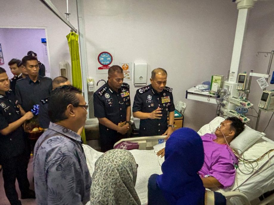 已签发//伍长遭前科犯刺腹受伤·全国总警长亲赴医院慰问