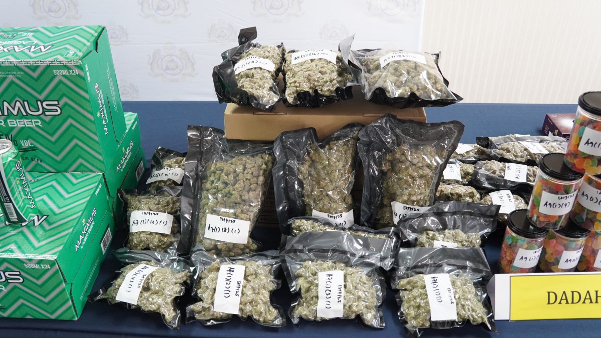 已签发//关税局连破大麻走私酒案件·起获382万违禁品