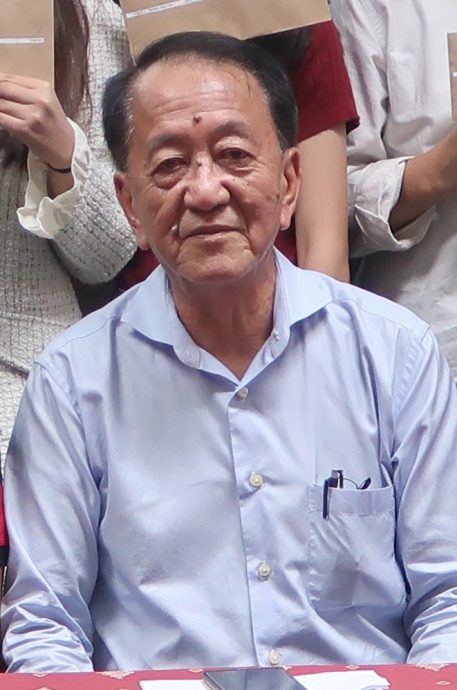 **已签发**柔︰头条之一:率先推“我要当老师” 昔华教发展工委会颁1万2千予8人