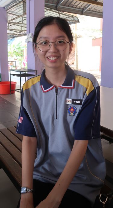 **已签发**柔︰头条之一:率先推“我要当老师” 昔华教发展工委会颁1万2千予8人