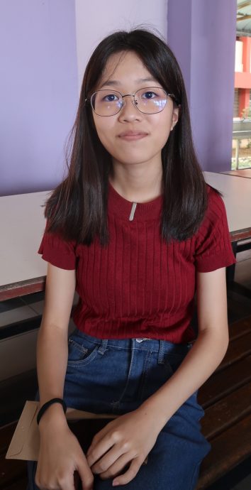 **已签发**柔︰头条之一:率先推“我要当老师” 昔华教发展工委会颁1万2千予8人