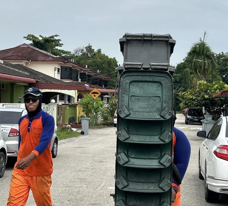 **已签发**柔:南方环保麻坡区做更换 居民受促把垃圾桶放屋外