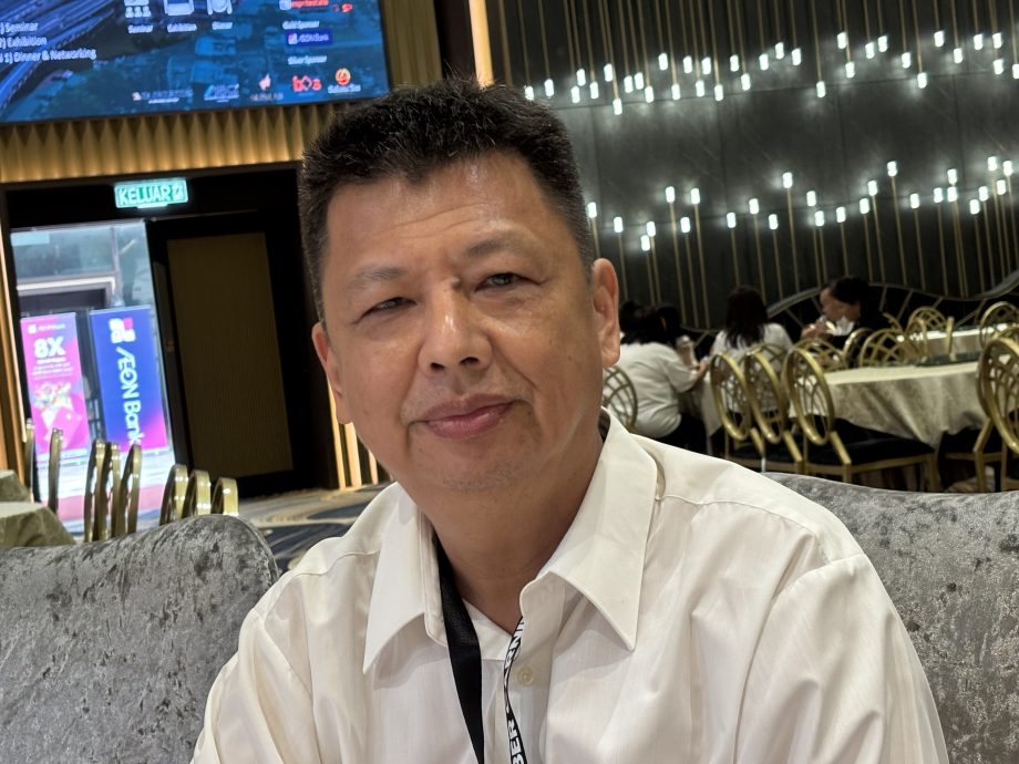 **已签发**柔：头条之一：特稿〡100援助金有否帮助？  受访者：“有好过没有”、“愿留作援助金予贫困者”