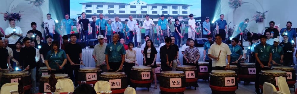 **已签发**柔:头条之一:训正筹款总额破目标 达221万1196