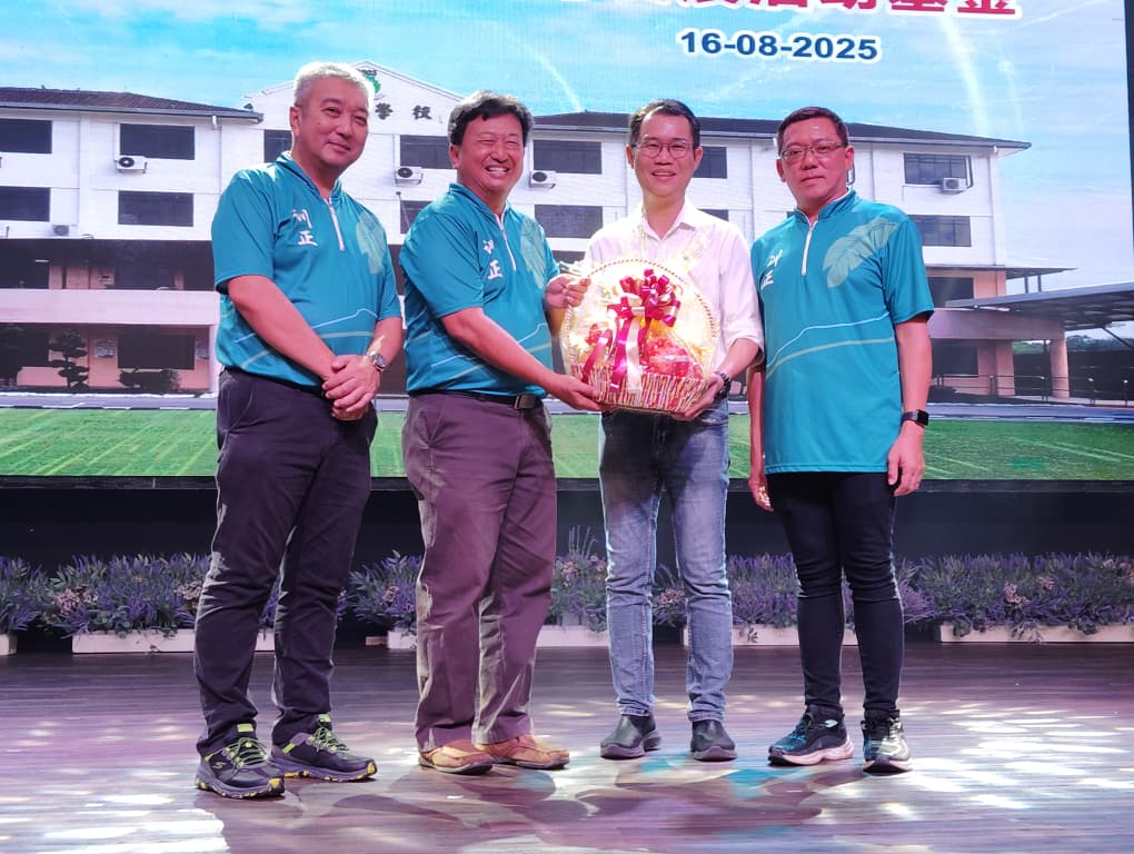 **已签发**柔:头条之一:训正筹款总额破目标 达221万1196