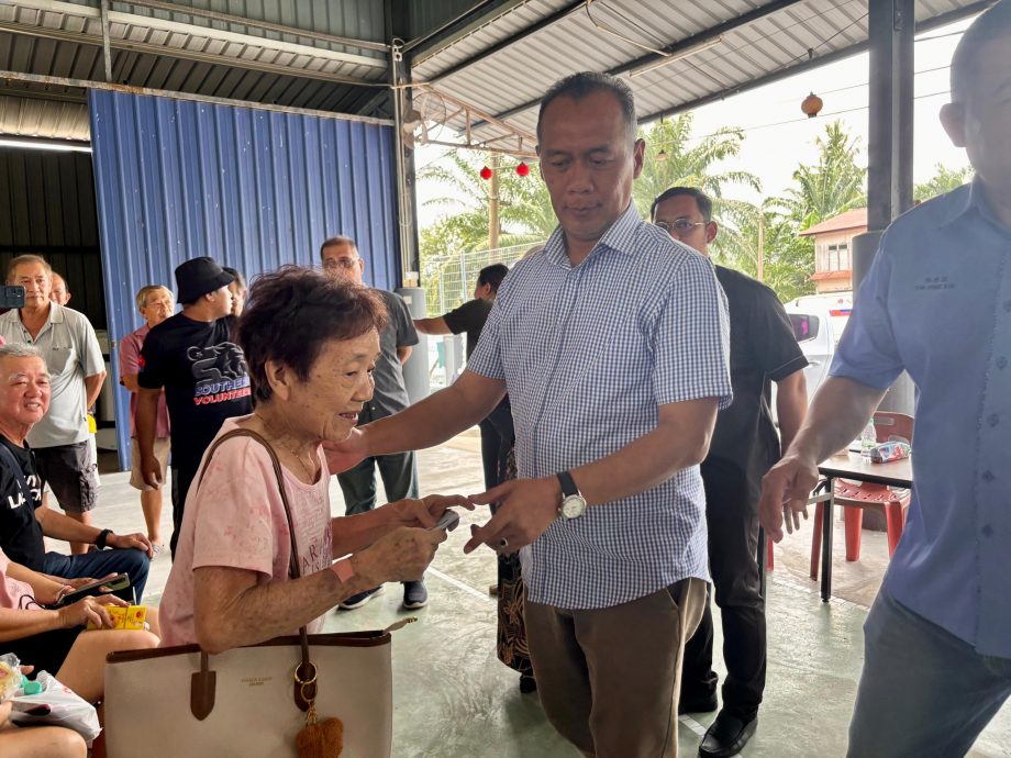 **已签发**柔:封面:圣模那大街大火狂烧 21店屋2板屋沦为废墟