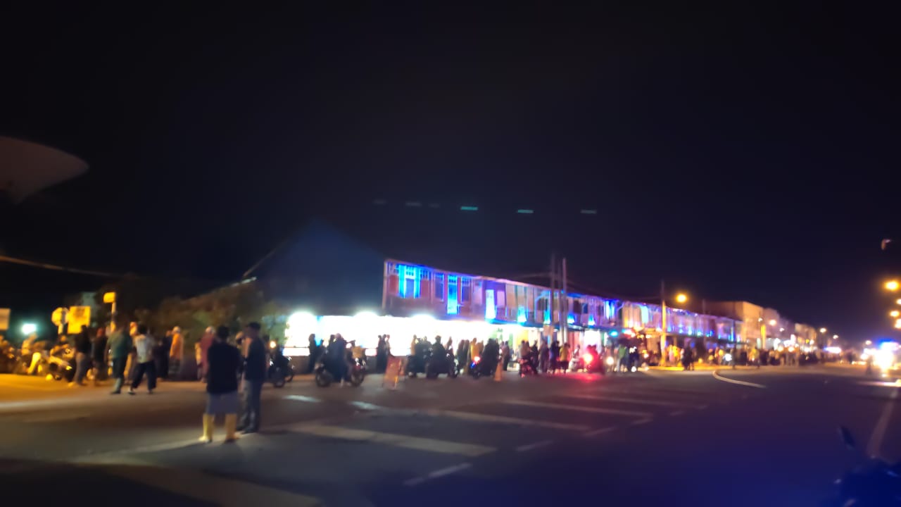 **已签发**柔:封面:圣模那大街大火狂烧 21店屋2板屋沦为废墟