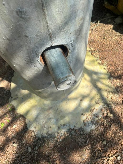 **已签发**柔：封面：特稿〡3层铁闸防不了偷油棕果贼  巴罗小园主头痛！