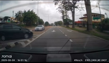 **已签发**柔：强行在主干大道右转  逆行司机遭警方逮捕