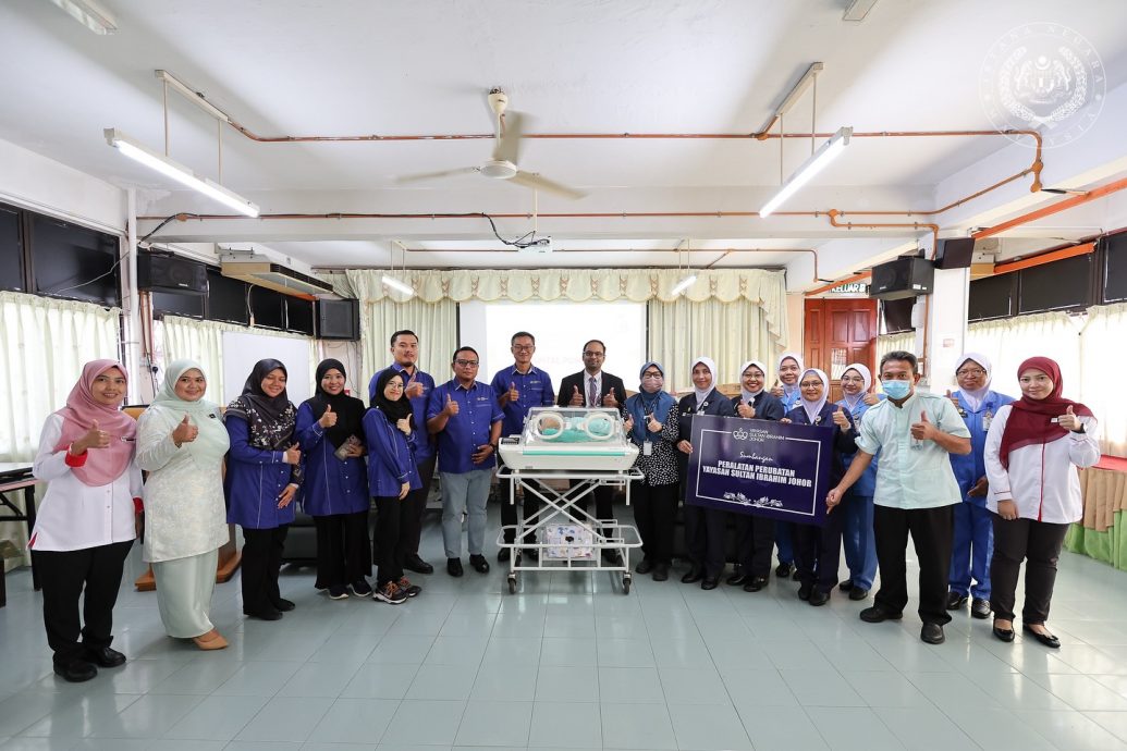 **已签发**柔：柔苏丹基金会捐设备物资  提升笨珍医院照护能力​