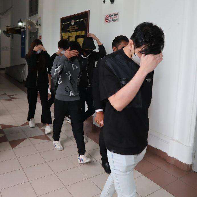 **已签发**柔:涉跨国线上性诈骗5男女 订9月26二度过堂