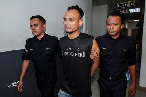 **已签发**柔:火烧新山市厅拖车 男子庭上认罪明下判