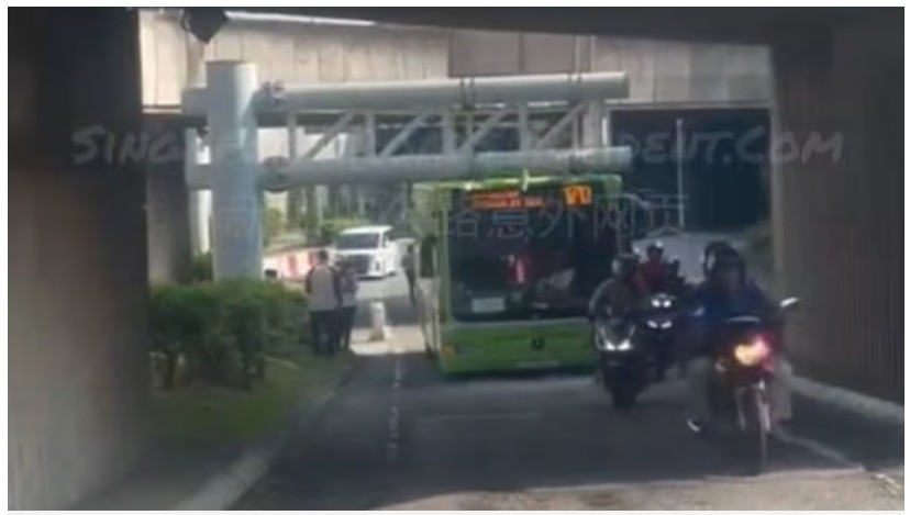 **已签发**柔:狮城二三事:170巴士误闯新山关卡摩托车道 新捷运正助马警调查