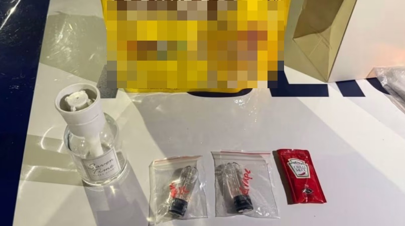 *已签发*柔：狮城二三事：包裹藏电子烟  快递员通报当局两人助查