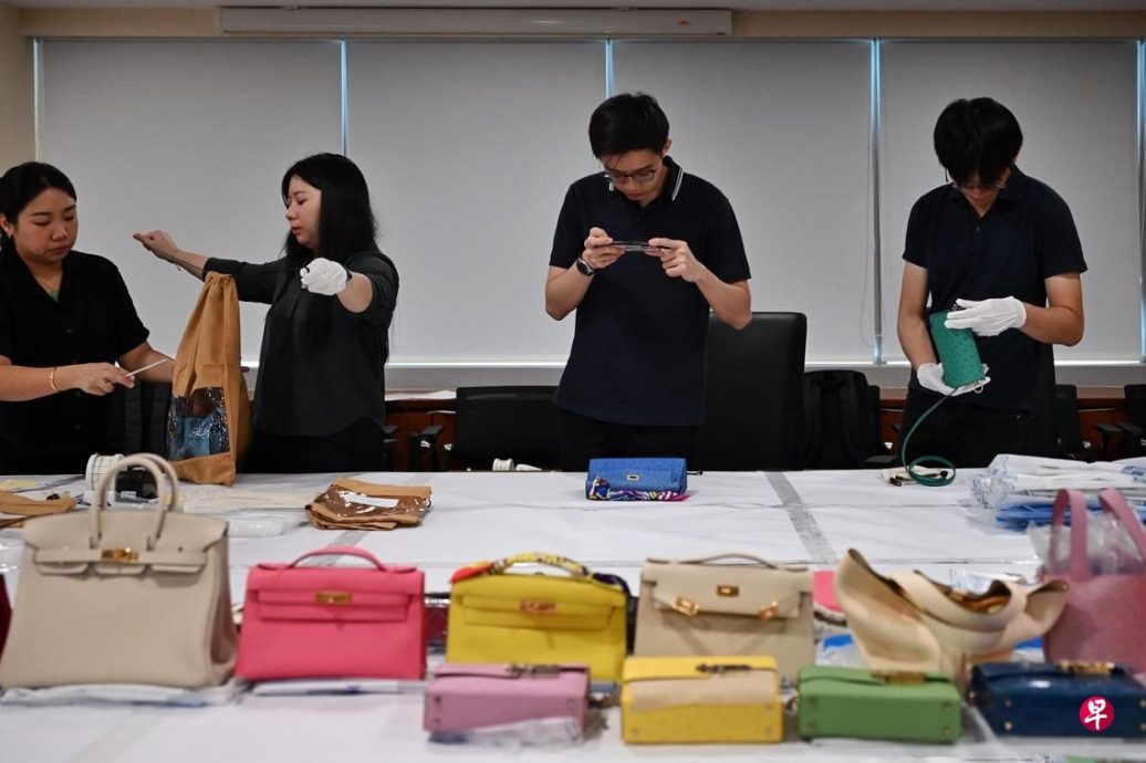 *已签发*柔：狮城二三事：处置30亿新元洗钱案相关资产  狮城警方陈列名包名表金条