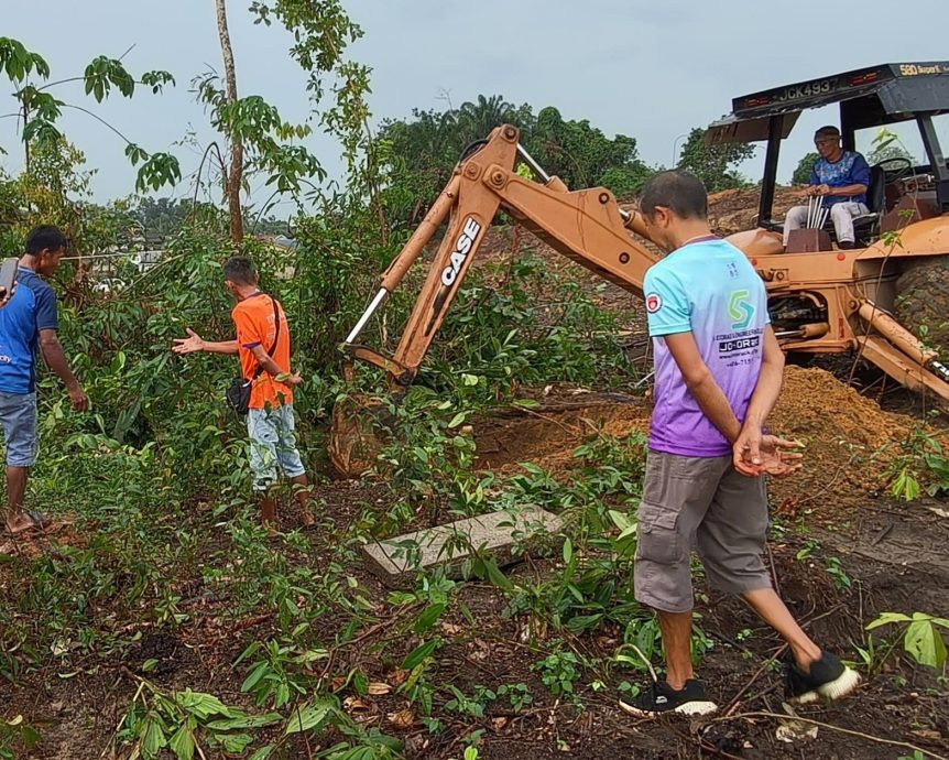 **已签发**柔:百年墓碑无人认领 已迁坟至避兰东华人义山