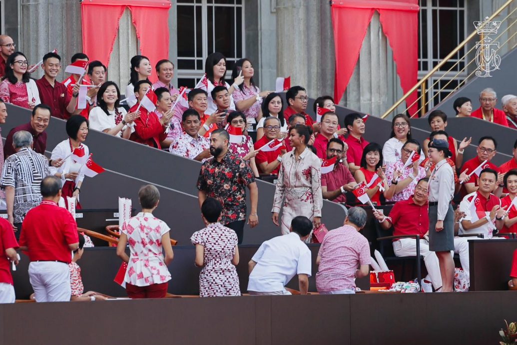 **已签发**柔：第三版假头：新加坡809国庆，柔摄政王偕副首相汶苏丹印总统出席观礼