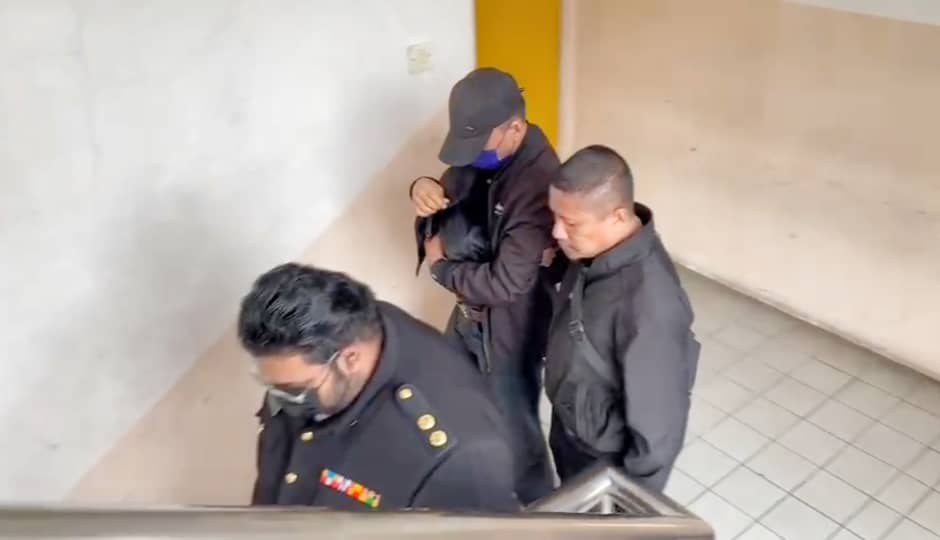 **已签发**柔:警曹被控受贿不认罪  案定9月30日过堂