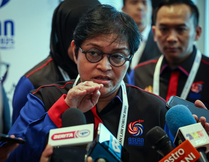 已签/艾瑾/内阁近期内讨论反霸凌法案 法律部长：现有法令没明确界定霸凌行为