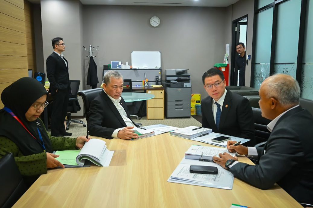 已签/艾瑾/新法案规范政府采购 倪可敏:强调问责透明