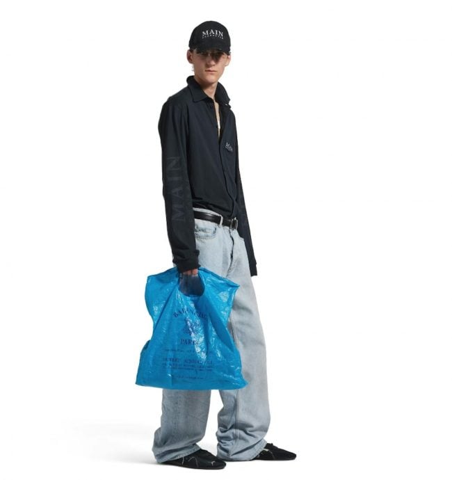 巴黎世家最新Tote Bag“撞脸超市皱皮旧胶袋”惹议　猜猜多少钱？