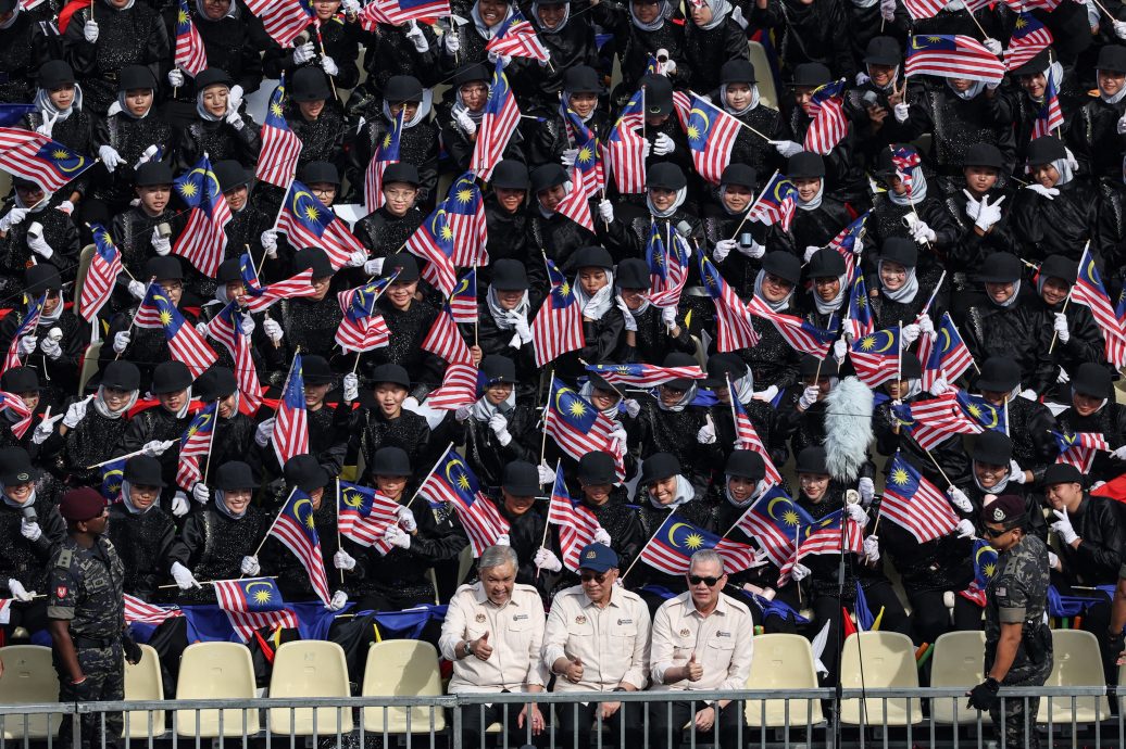 布城国庆|人形图样表演团大放异彩 安华：大马史上最棒演出