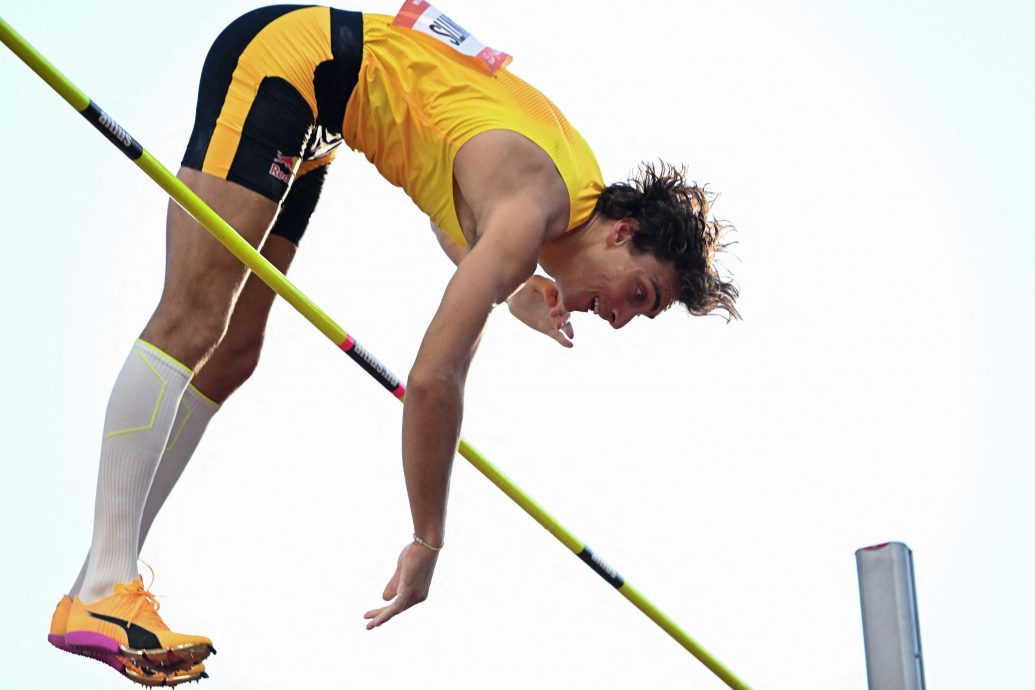 布达佩斯田径赛| 男子撑竿跳天空无极限  杜普兰蒂斯13次破世绩