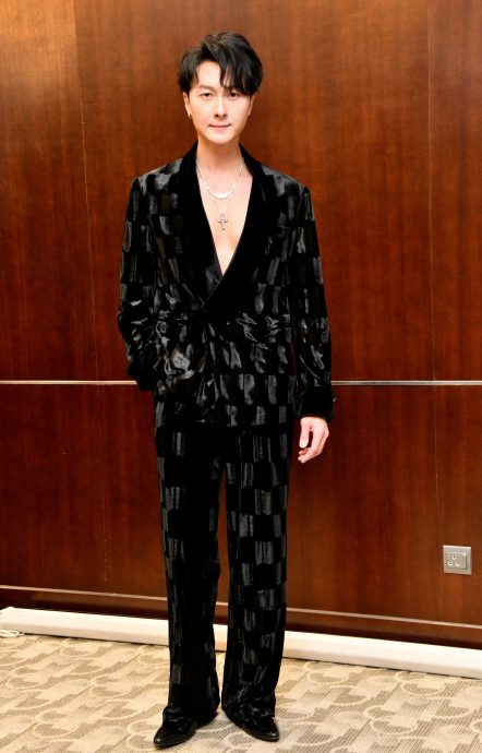 带伤登台拒唱《跳楼机》 王浩信盼来马开个唱