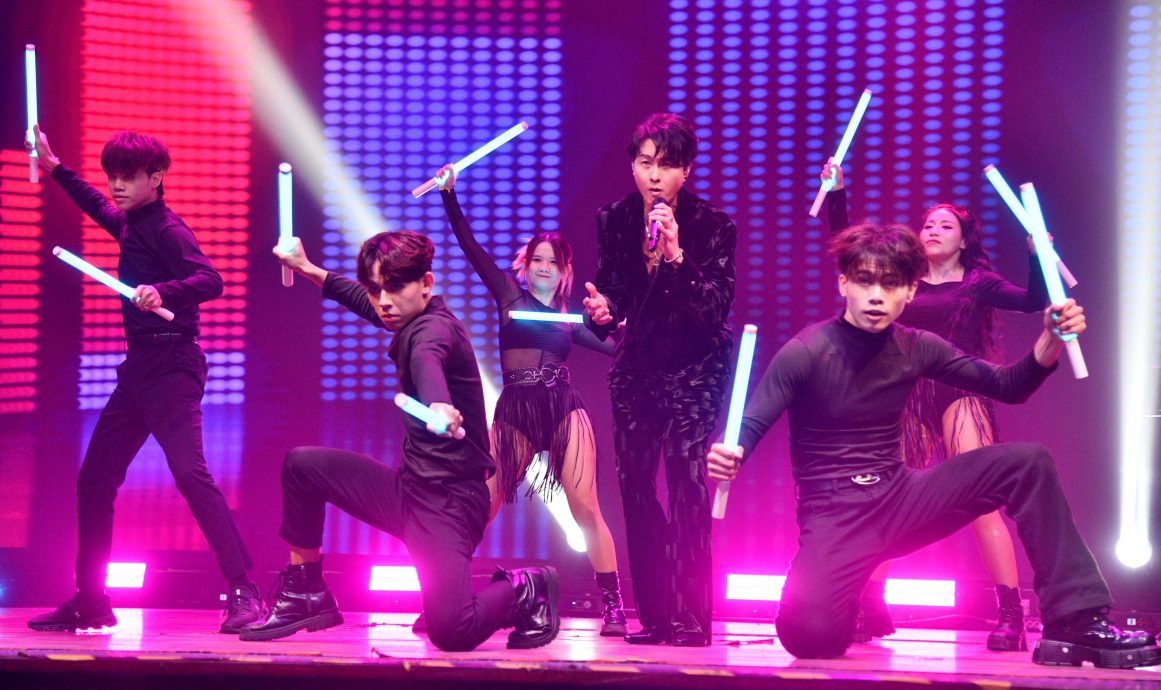 带伤登台拒唱《跳楼机》 王浩信盼来马开个唱