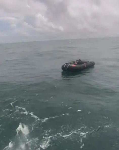 广西男乘橡皮艇漂流6天 靠雨水吊命变皮包骨